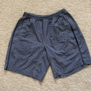 Lulu Lemon Mens Shorts Grey Size LG